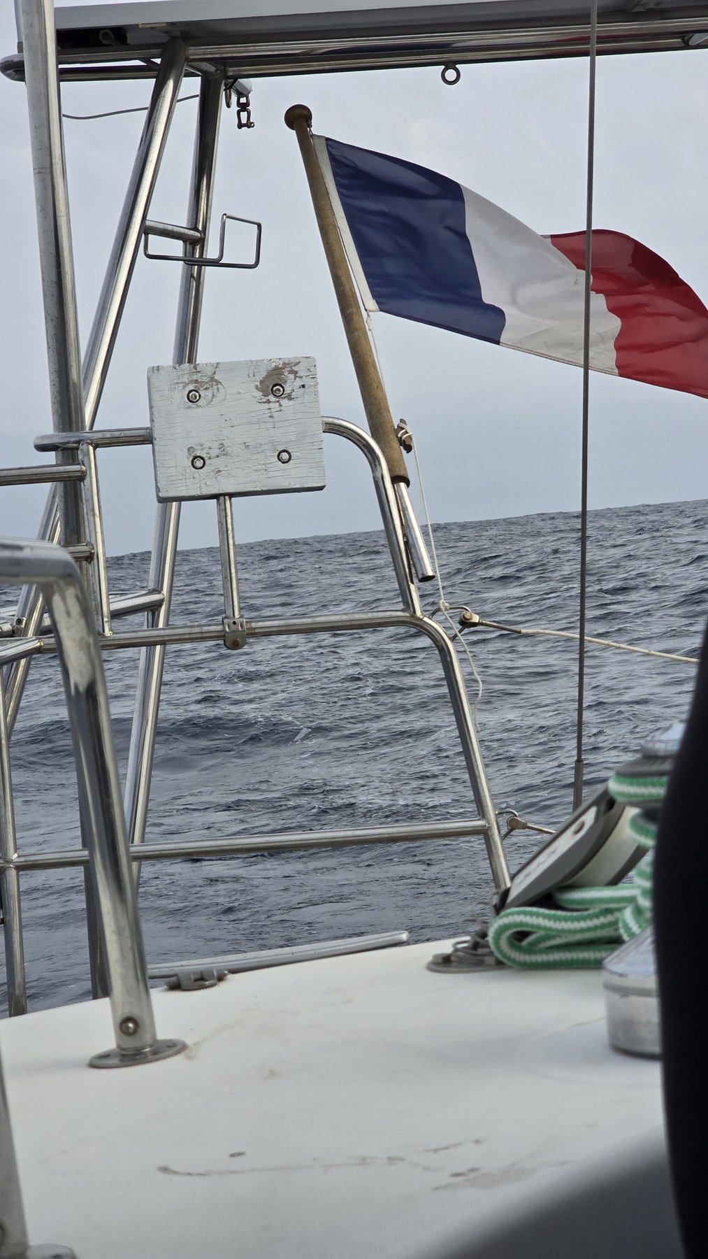 French flag at the Calma's stern, Sète registration